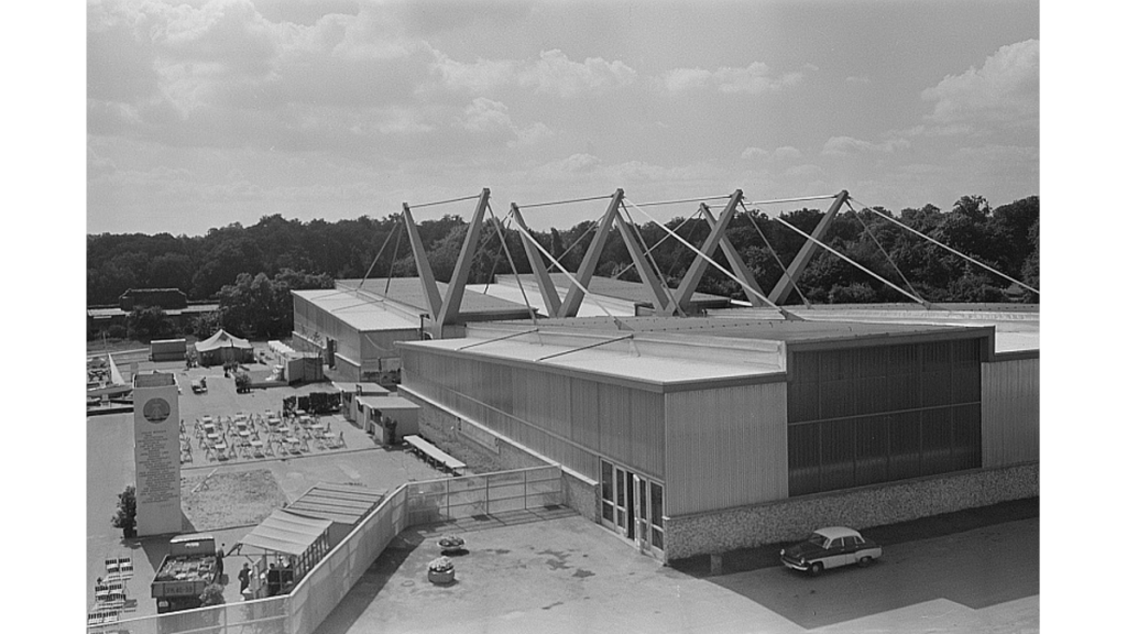 Ein schwarz-weiß Foto des Geländes der Gläsernen Manufaktur aus dem Jahr 1970.